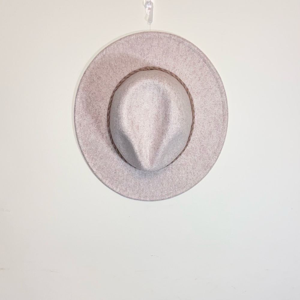 Wide brim hat